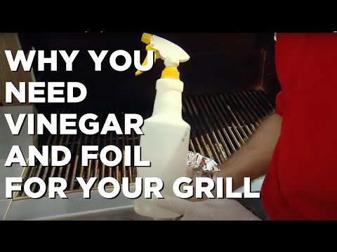 Here's How You Clean a Grill Using Vinegar and Aluminum Foil