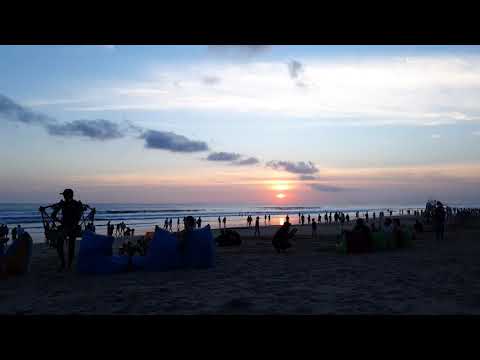 Suasana Pantai Legian dengan keindahan Sunset di Pantai...Kamu kapan ke Bali?