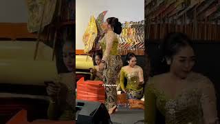Download lagu Sinden Imas campursari Sekar Gadhung Dalang Ki Minto Darsono #wayangkulit mp3 Download lagu Sinden Imas campursari Sekar Gadhung Dalang Ki Minto Darsono #wayangkulit mp3