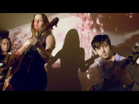 The Sun It Rises - Apocalypse Girlfriend (Live Performance)