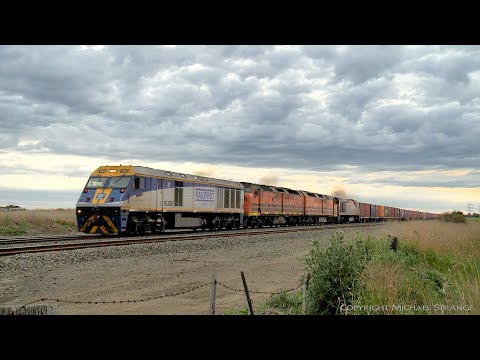 EL63, CLF2, CLF4, EL60 Leading SCT / SBR 7922V Dooen Container Train  (31/8/2021) - PoathTV Railways