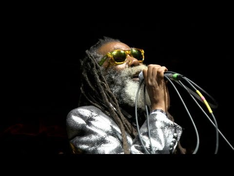 Don Carlos feat. Dub Vision - "Favorite Cup" - Live at Cervantes