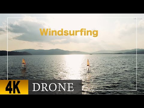 日本三景天橋立を背景に夕暮れの宮津湾ヨットハーバーで京都大学ウインドサーフィン部。Windsurfing at the Miyazu Bay yacht harbor at dusk.