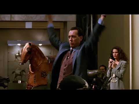 Sandra Bernhard  in Hudson Hawk