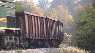 preview picture of video '664.115 in 664.105 na tovornem vlaku v Podhomu na poti na Jesenice'