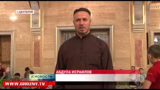 Ужин для постящихся в мечетях Аллероя и Центароя организовал фонд имени Кадырова