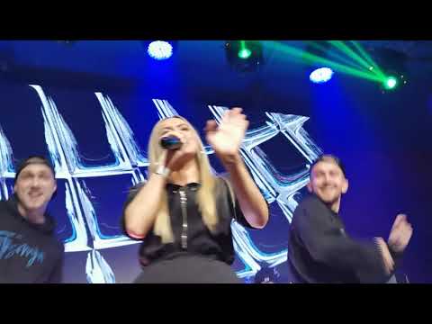 TOTO SOM JA TOUR - Dominika Mirgová - dole