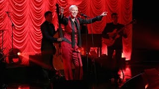 Annie Lennox Performs &#39;I Put a Spell on You&#39;