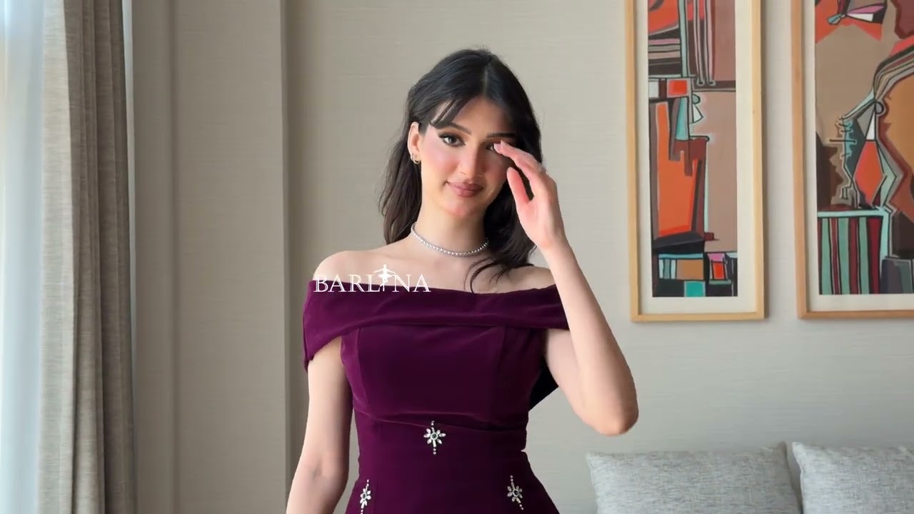 Burgundy velvet dress with soft white pleats - L