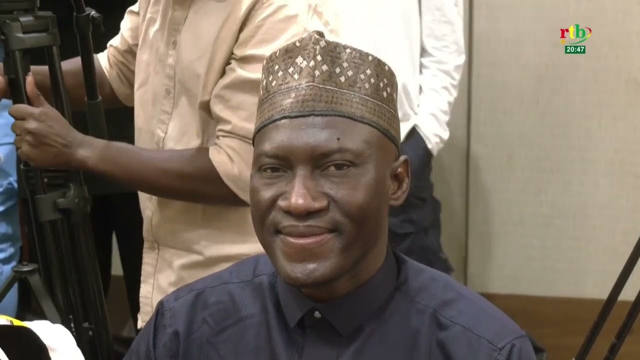 AES Actualités : Les journalistes émérites reçoivent des récompenses au Mali Média Awards (MAMA)