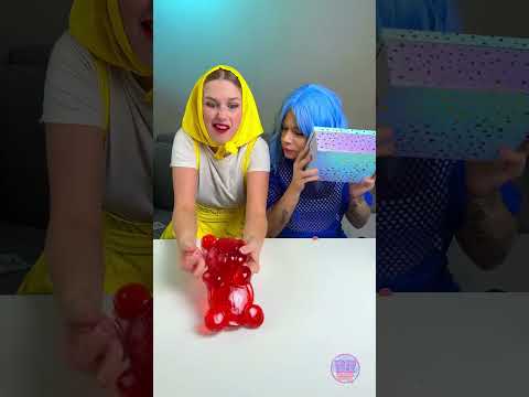 Desafío de ositos de goma GIGANTES vs. MICRO a ciegas 😲