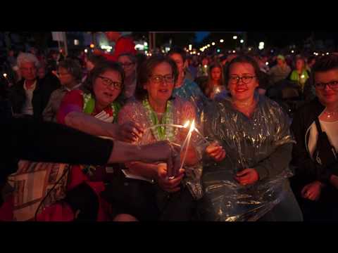 Zünde eine Kerze an  (Singt Ihr mit?)