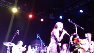 Nicki Bluhm and The Gramblers - Ravenous