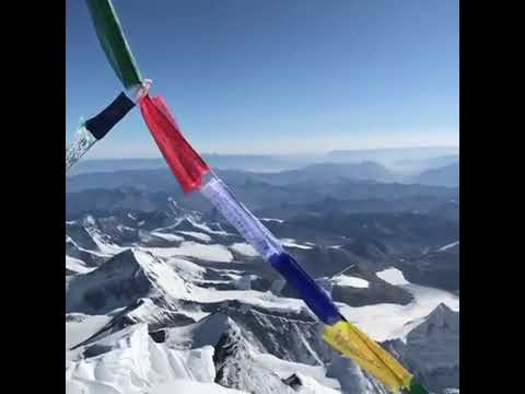 Потрясающий вид с вершины Эвереста