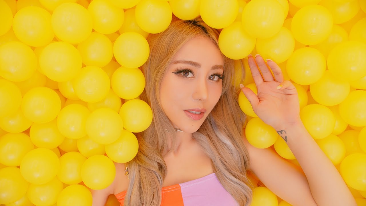 Wengie ft. David Amber — Talk Talk