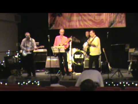 The Shadows Tribute Band Atlantis play FIND ME A GOLDEN STREET