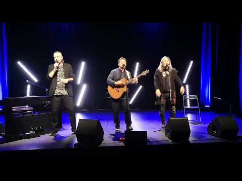 "Raz na walcu" słowa i muzyka Marek Andrzejewski