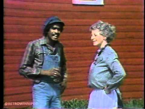 Size Small Country - The visitor (1983)