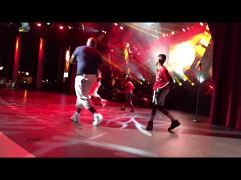 Wanya Morris getting it in