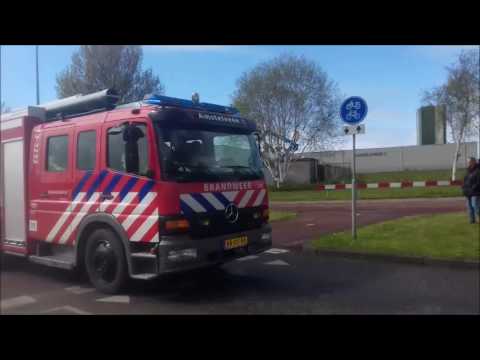 Hulpdiensten naar zeer grote brand westelijk havengebied 22 04 2017