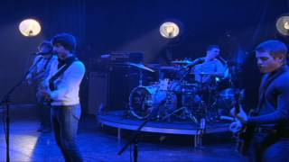 Arctic Monkeys - Dancing Shoes (Live At The Apollo)