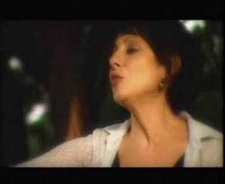 Tish Hinojosa: "The Kitchen Table"