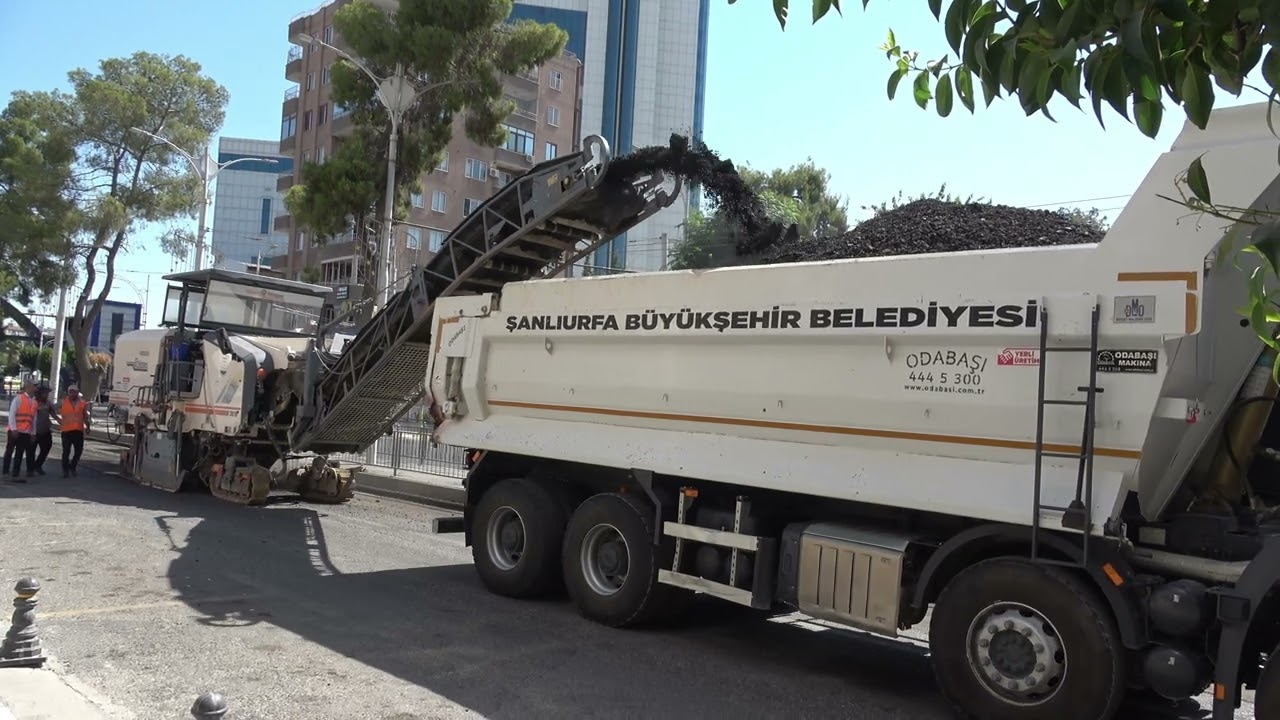 ATATÜRK BULVARI SICAK ASFALTLA YENİLENİYOR