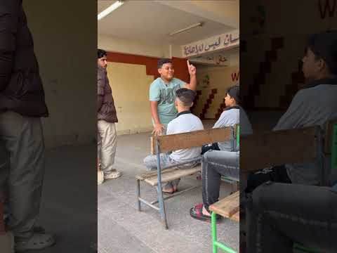 معلم يستخبه من تلميذ 😱