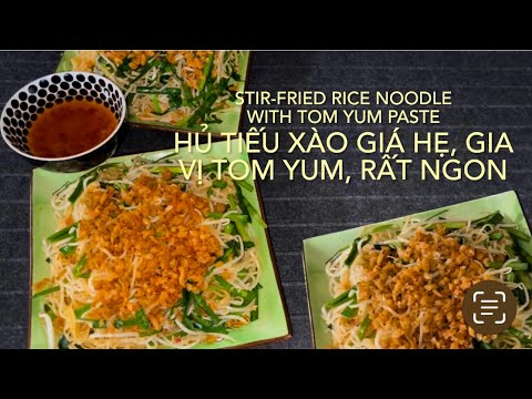 30-Hủ tiếu xào giá hẹ với Gia vị Tom yum/macarrão de arroz frito com pasta de tom yum