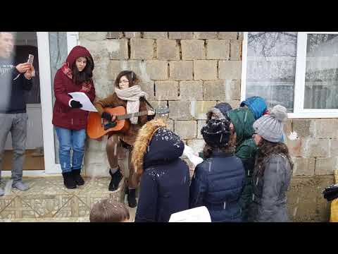 Ne închinăm și noi cu ei.