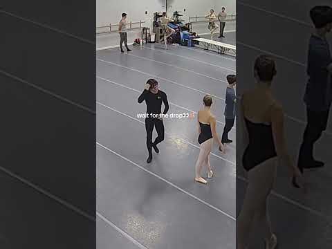 Wait for the drop👀🩰 #ballet #dance #dancer #ballerina #balletclass #balance #dancevideo