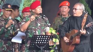 Download lagu Iwan Fals ft Jendral Gatot & TNI ( Live Konser) Buku Ini Aku Pinjam mp3