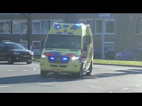 Ambulance met spoed onderweg in Velserbroek en Zaandam