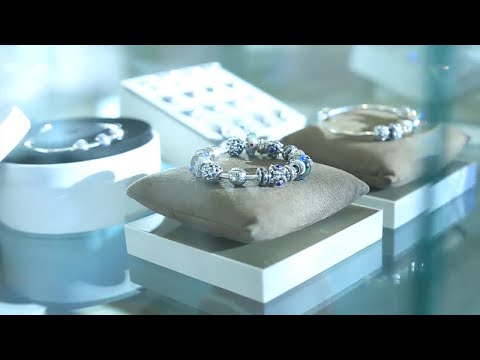 Jeweler spreads the sparkle, streamlines global operations using Microsoft technology