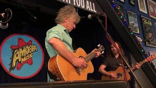 Neil and Liam Finn perform &quot;Distant Sun&quot; at Amoeba Records in LA 8-24-18