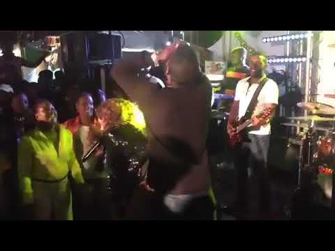 Erphaan Alves and Destra perform waistline peltin' first time on stage