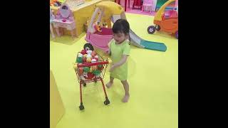 Bé Min lái ô tô đi mua sắm phát hiện rất nhiều khủng long #cute #khunglong #khuvuichoigiaitri