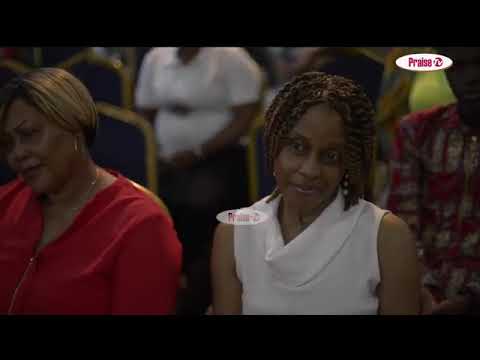 Wonder Muliri Chibalonza alivyo lilisha watu kanisani. mulirijeanrene@gmail.com