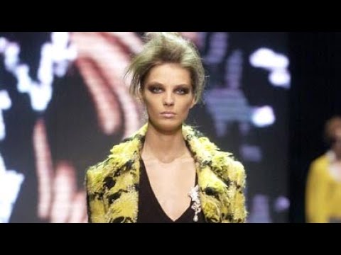 VERSACE Fall/Winter 2004-05 Milan | Full Show