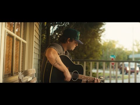 Tyler Chambers - Loves Me Like A Small Town (Visualizer)