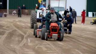 preview picture of video 'Allis Chalmers - Garden Tractor Pulling'