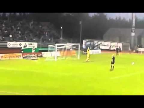 Penalty de Jimmy Roye pour le but égalisateur 2-2 lors du match Niort-Créteil du 06-05-2016