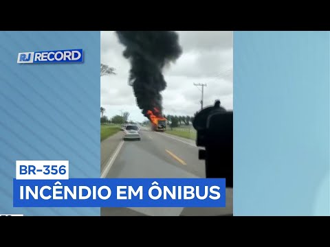 Ônibus pega fogo na BR-356 em São João da Barra (RJ) e trânsito fica lento
