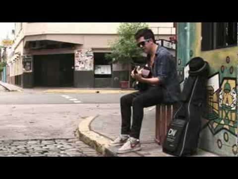 Jota Quest - Rogério Flausino e seu violão em Buenos Aires