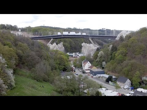 Marode Rahmedetalbrücke an der A45 erfolgreich gesprengt