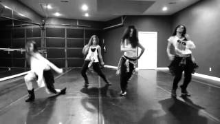 Selena Gomez bailando cancion de Taylor Swift