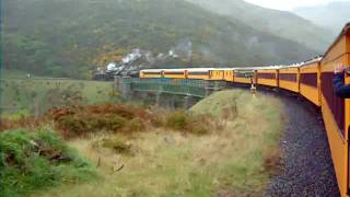 preview picture of video 'Ab663 crossing Christmas Creek, view from banking loco'