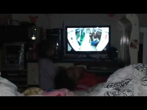 menina fantasma ataca no metrô kkkk