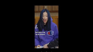 GFRIEND Singing Into The Unknown lol 🤪