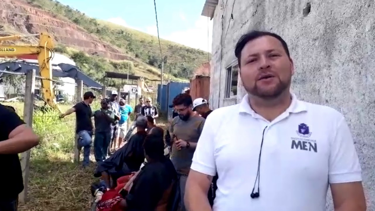 Imagem: Barbeiros e cabeleireiros promovem ação para os caminhoneiros em greve